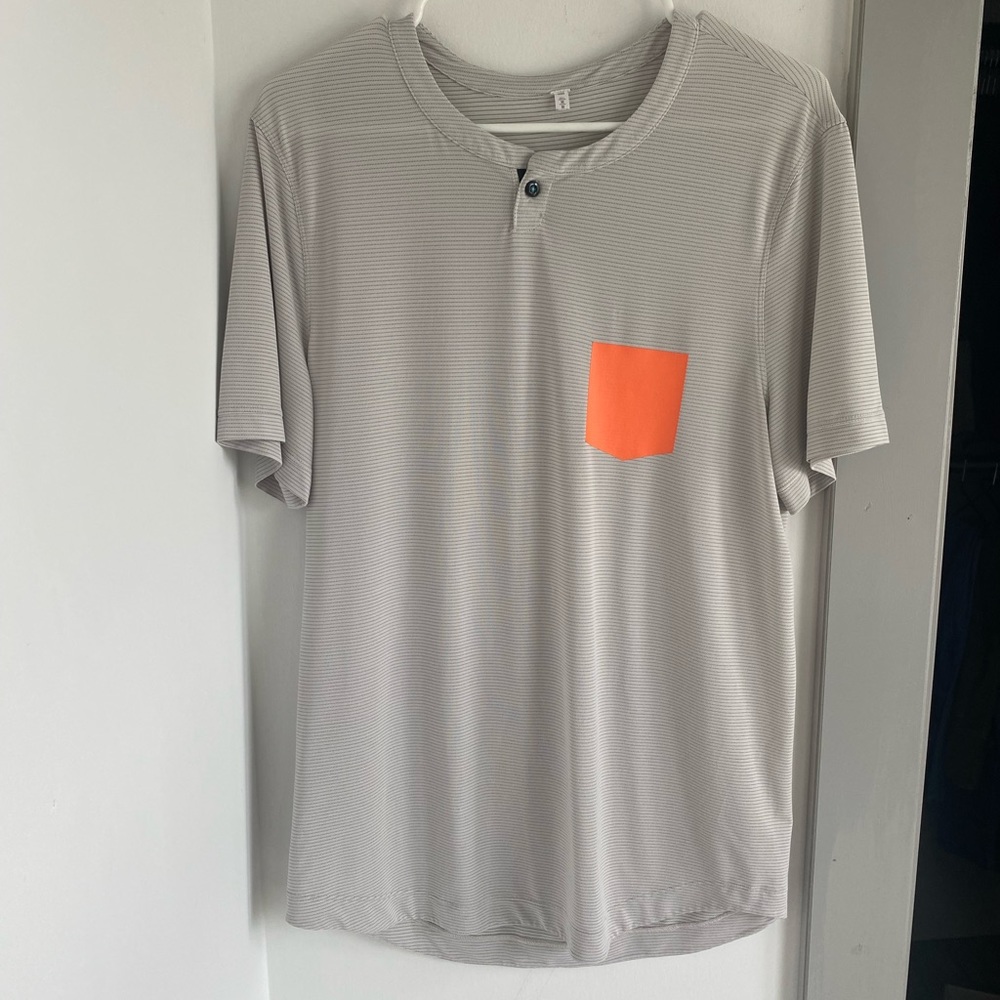 Men’s lululemon T-shirt